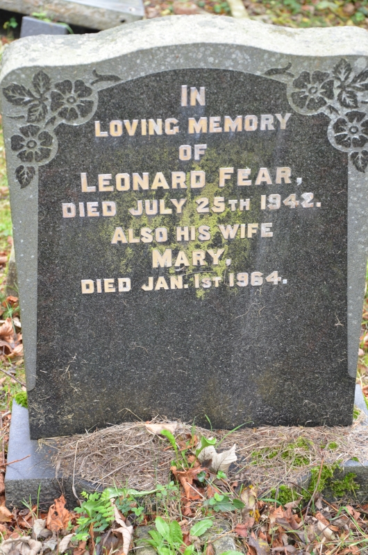 Grave_Leonard_Fear